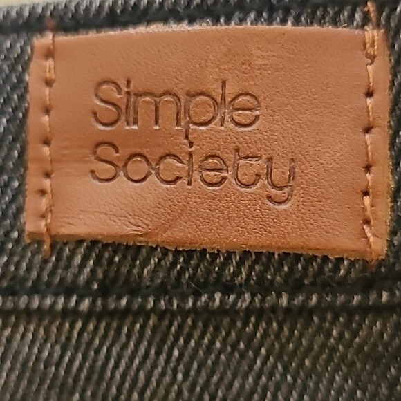 SIMPLE SOCIETY Black Super High Rise Straight Mom Jean Cropped Raw Hem 9/29 - Picture 13 of 13